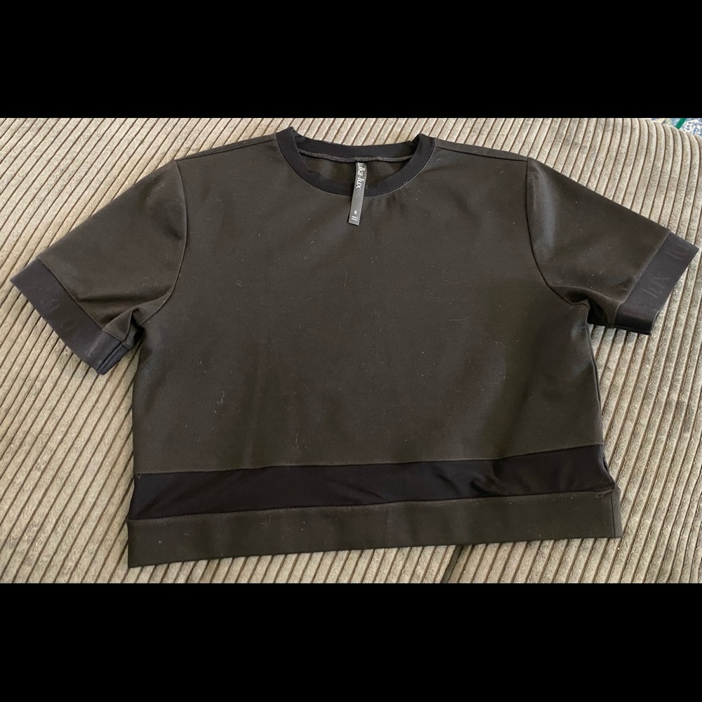 EUC🖤LUKKA LUX🖤CROPPED SHORT SLEEVE WORKOUT TOP